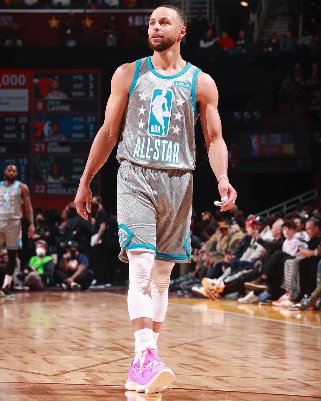 他强调了两 他强调了两